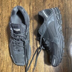 USED Nike Vomero 5 size 8 in fair condition